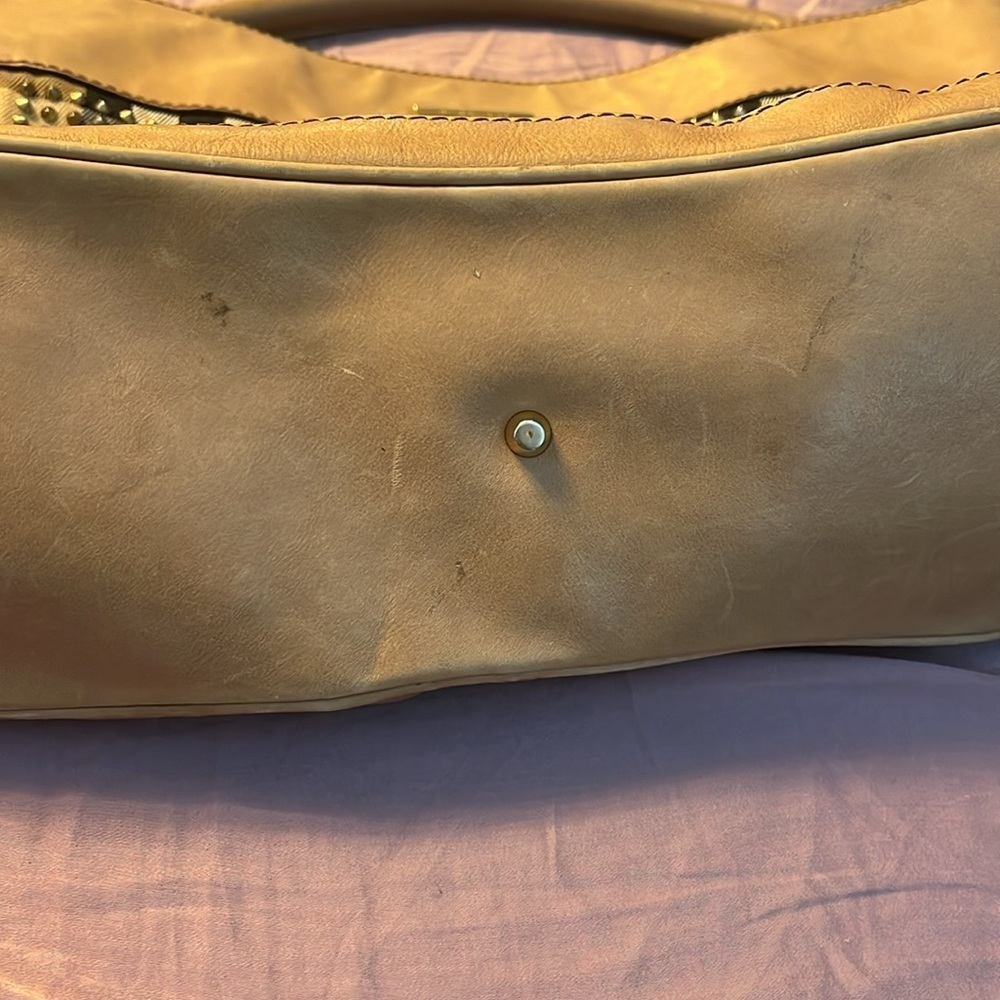 Burberry
Burberry Beige House Check Canvas and
Leather Pleated Studded Hobo - Picture 2 of 8